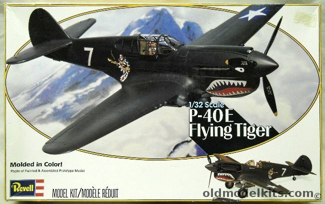 Revell 1/32 P-40E Warhawk Flying Tigers, 4400 plastic model kit